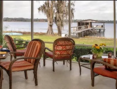 Hampton Lake Bed And Breakfast-3